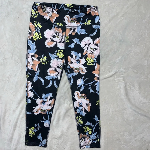 Mono B NWOT Floral Print Athletic Cropped Leggings size 1X - Picture 3 of 9